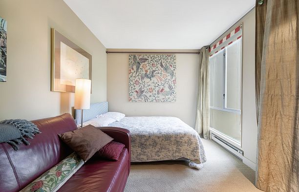 302 2015 Beach Avenue West End VW