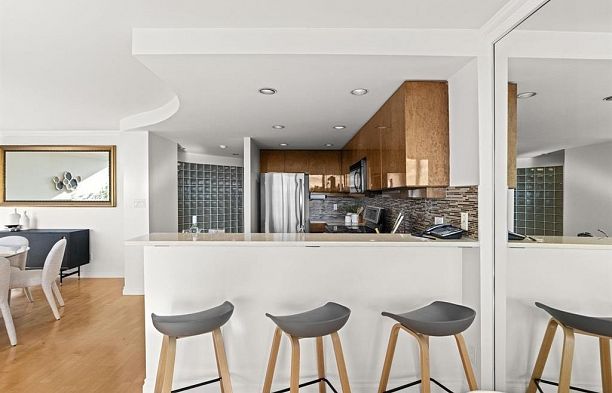 503 1995 Beach Avenue West End VW