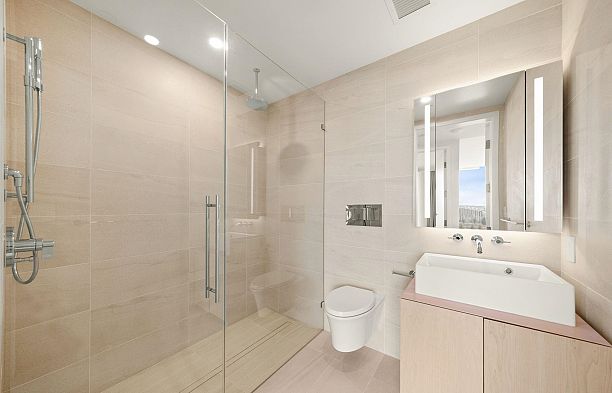 2004 1568 Alberni Street West End VW