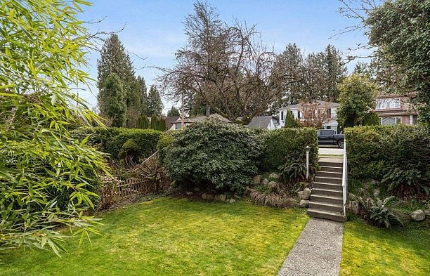 2779 W 33rd Avenue MacKenzie Heights