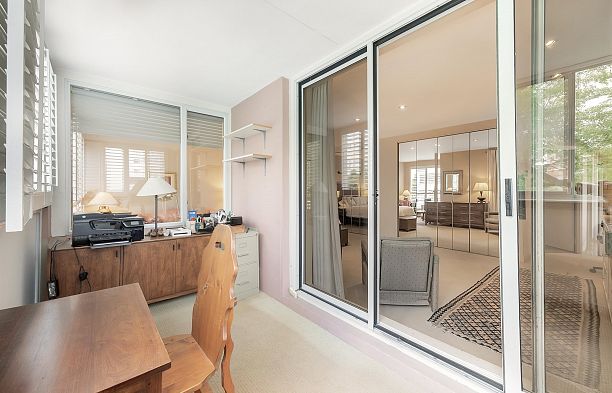 302 2015 Beach Avenue West End VW