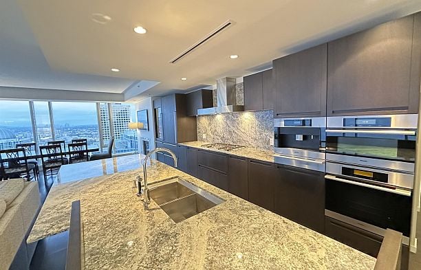 3301 1011 W Cordova Street Coal Harbour