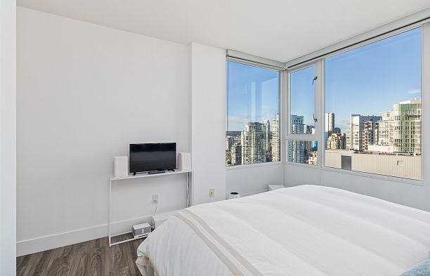 3307 1033 Marinaside Crescent Yaletown