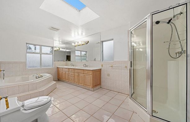 1042 W 48th Avenue South Granville