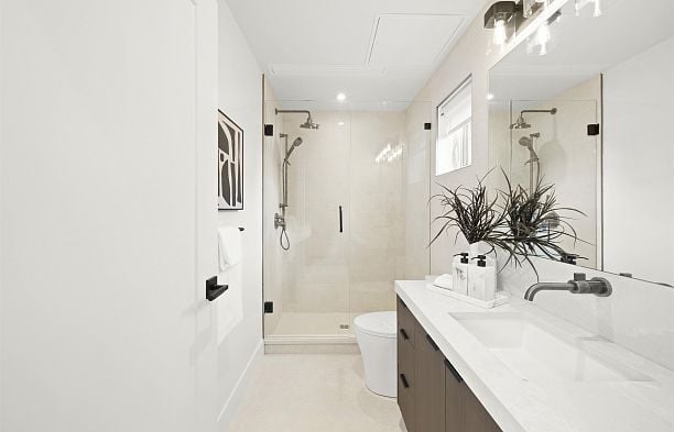 2 3466 W 22nd Avenue Dunbar