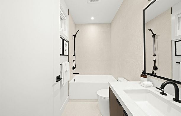 1 3466 W 22nd Avenue Dunbar