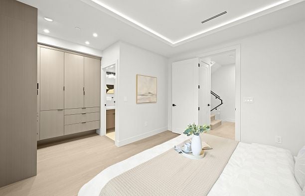 1 3466 W 22nd Avenue Dunbar