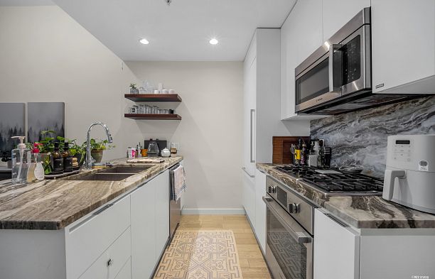 2063 W 10th Avenue Kitsilano