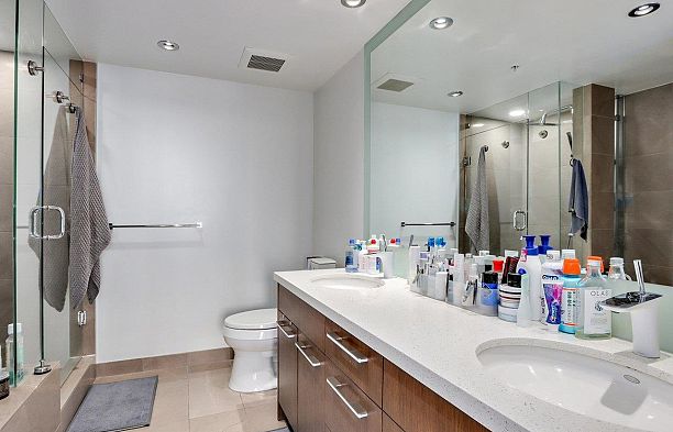 2701 8 Smithe Mews Yaletown