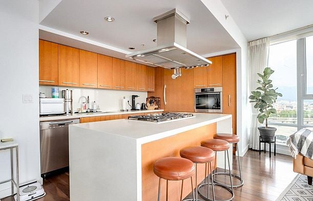 2701 8 Smithe Mews Yaletown