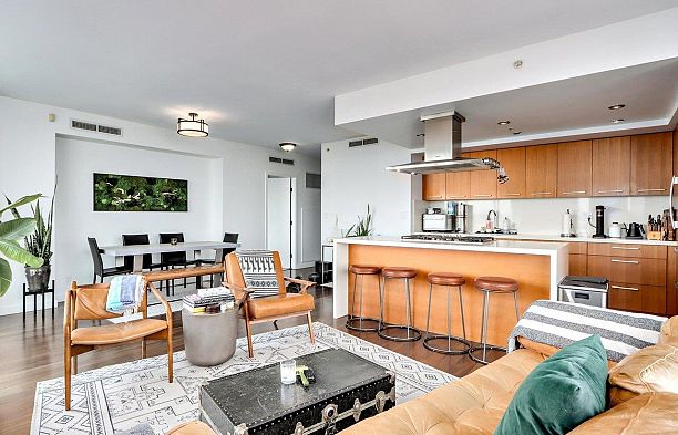 2701 8 Smithe Mews Yaletown