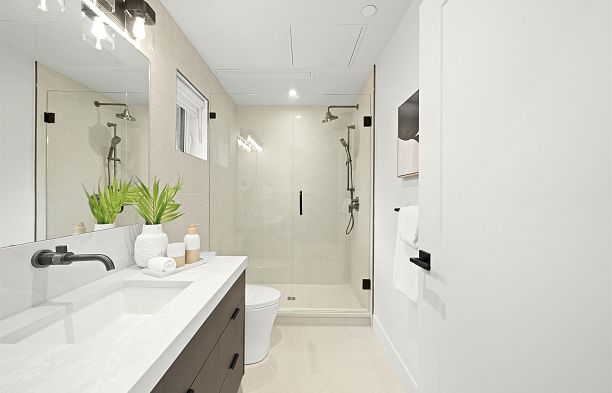 1 3466 W 22nd Avenue Dunbar