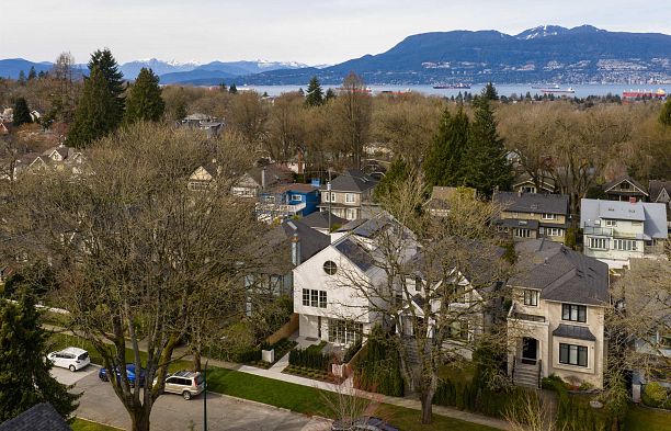 1 3449 W 22nd Avenue Dunbar