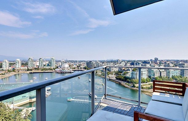 2701 8 Smithe Mews Yaletown