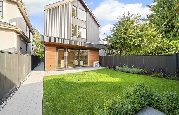 2 3466 W 22nd Avenue Dunbar