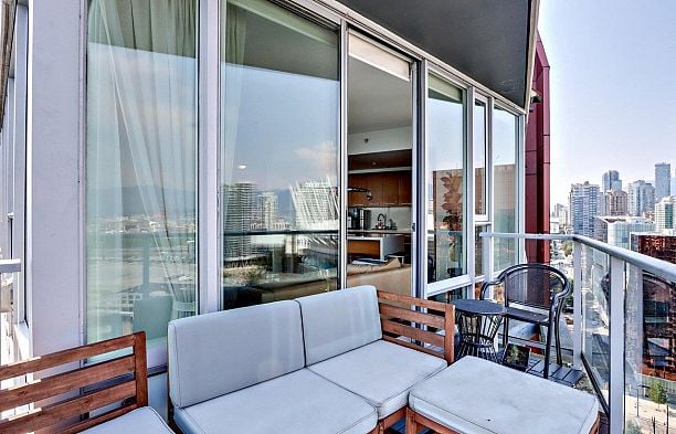 2701 8 Smithe Mews Yaletown