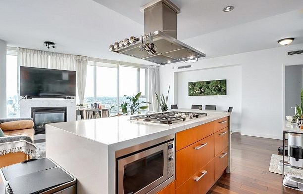 2701 8 Smithe Mews Yaletown