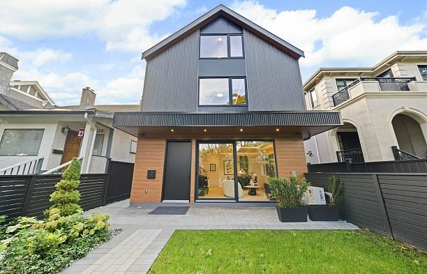 1 3466 W 22nd Avenue Dunbar