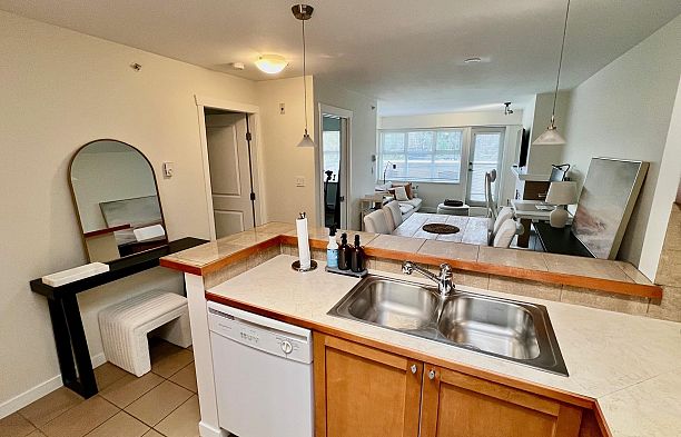 408 3580 W 41st Avenue Southlands