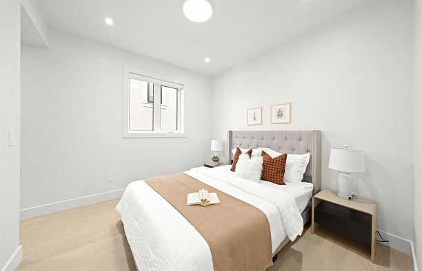 2 3466 W 22nd Avenue Dunbar