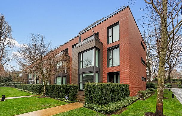 212 7128 Adera Street South Granville