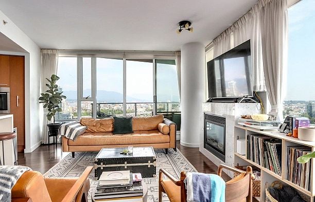 2701 8 Smithe Mews Yaletown