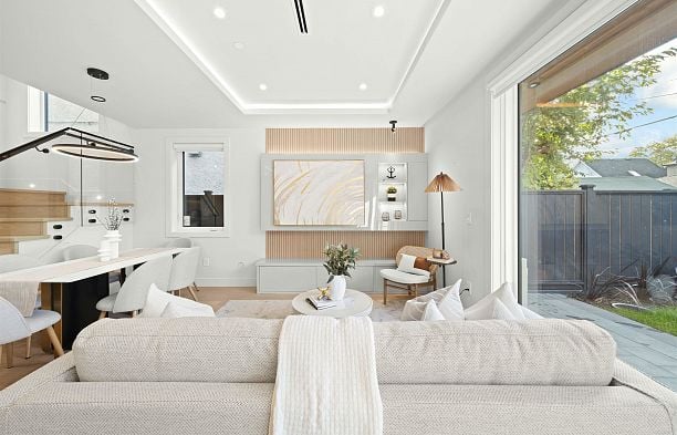 2 3466 W 22nd Avenue Dunbar