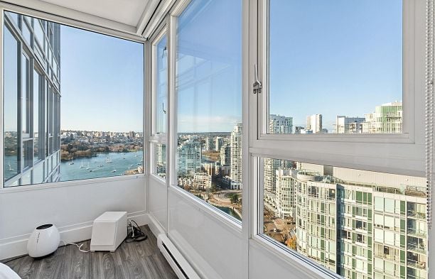 3307 1033 Marinaside Crescent Yaletown