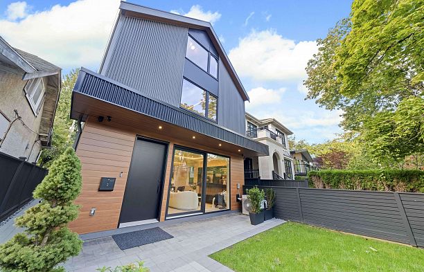 1 3466 W 22nd Avenue Dunbar