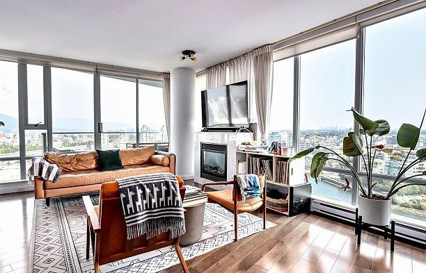 2701 8 Smithe Mews Yaletown