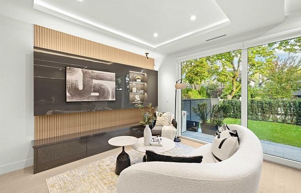 1 3466 W 22nd Avenue Dunbar