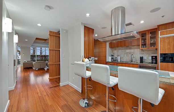 TH20 1281 W Cordova Street Coal Harbour