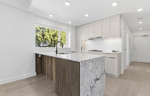 201 3590 W 39th Avenue Dunbar