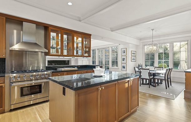 6625 Balaclava Street Southlands