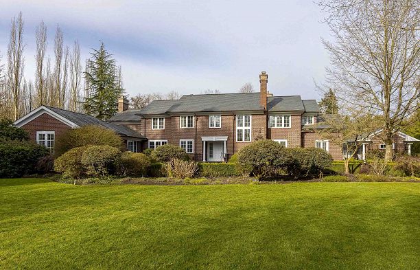 6625 Balaclava Street Southlands