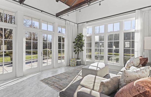 6625 Balaclava Street Southlands