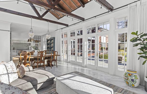 6625 Balaclava Street Southlands