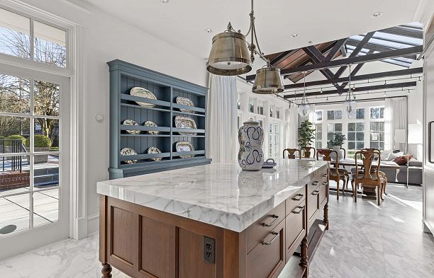 6625 Balaclava Street Southlands