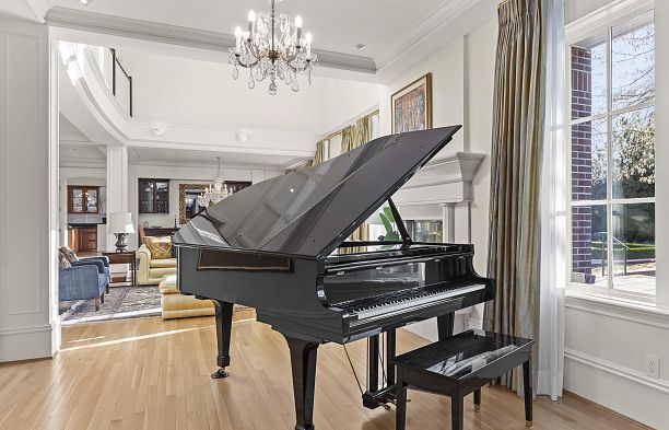 6625 Balaclava Street Southlands