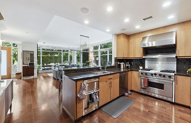 TH12 1233 W Cordova Street Coal Harbour