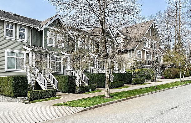 7425 Columbia Street South Cambie