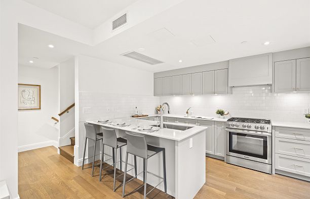 2 5819 Highbury Street Southlands