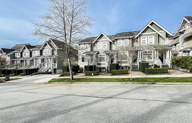 7425 Columbia Street South Cambie