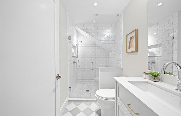 2 5819 Highbury Street Southlands