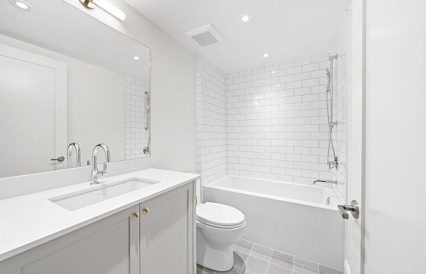 2 5819 Highbury Street Southlands