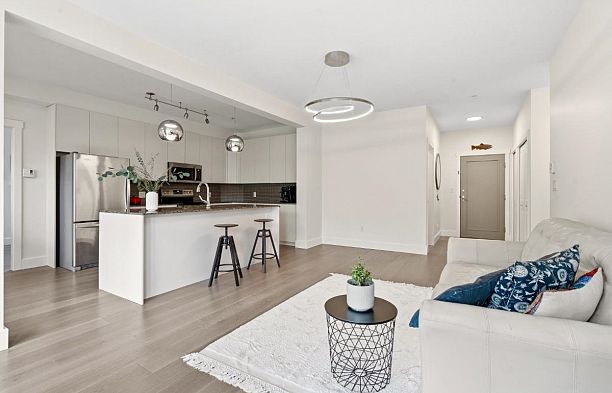 210 6268 Eagles Drive University VW