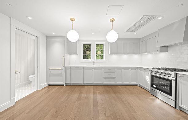 5815 Highbury Street Southlands