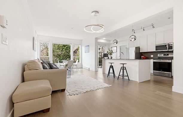 210 6268 Eagles Drive University VW