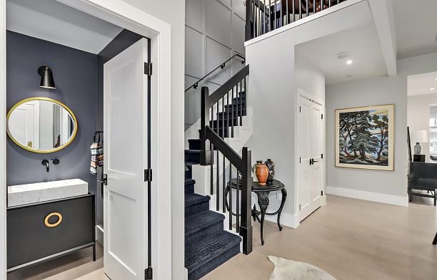 32 5650 Hampton Place University VW