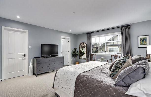 32 5650 Hampton Place University VW